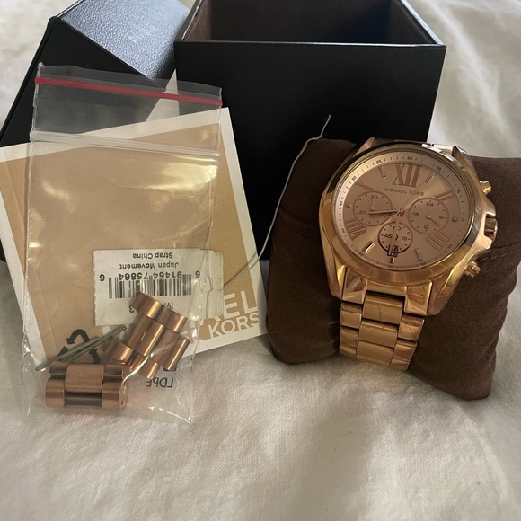 Michael  Kors watch. rose gold. worn a few times. Excellent condition - Picture 4 of 6